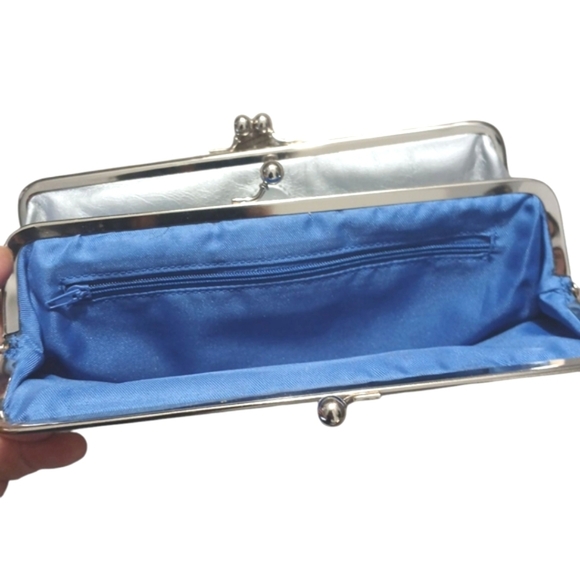 Silver Crocodile-Embossed Clutch Leather Wallet - Picture 4 of 9